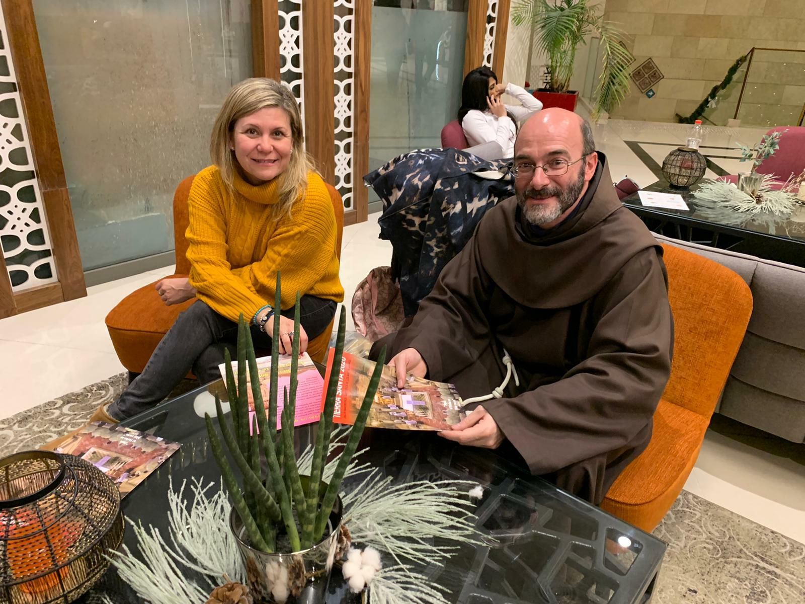 Noelia Ávila con Fray Luís Quintana