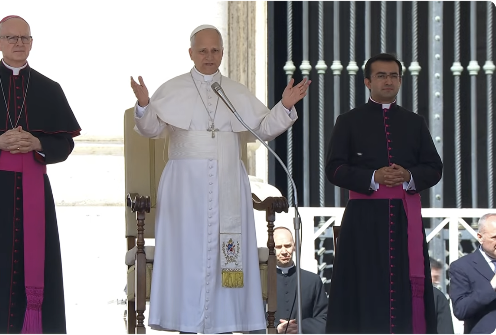 El Papa da comienzo a la audiencia