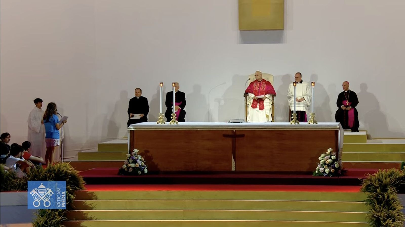 León XIV escucha la pregunta de Gaia