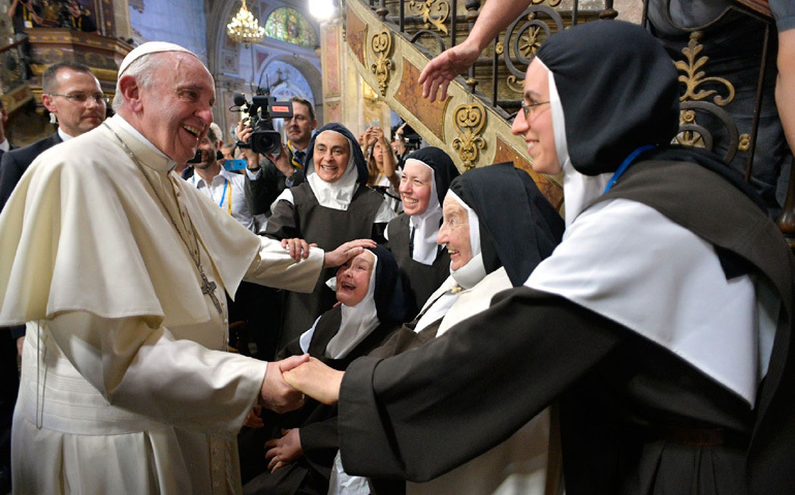 El Papa Francisco, con un grupo de monjas