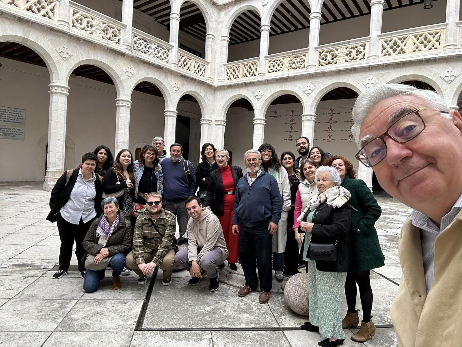 Pentecostés: ¿Sin pena ni gloria? Oremos por la Iglesia.