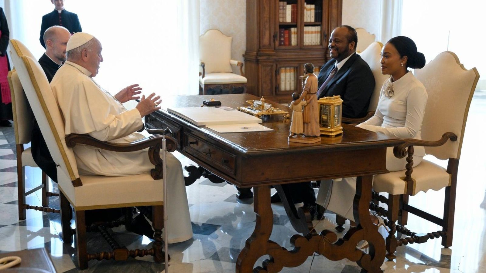 Audiencia del Papa Francisco con Mswati III, Rey de eSwatini, y su esposa