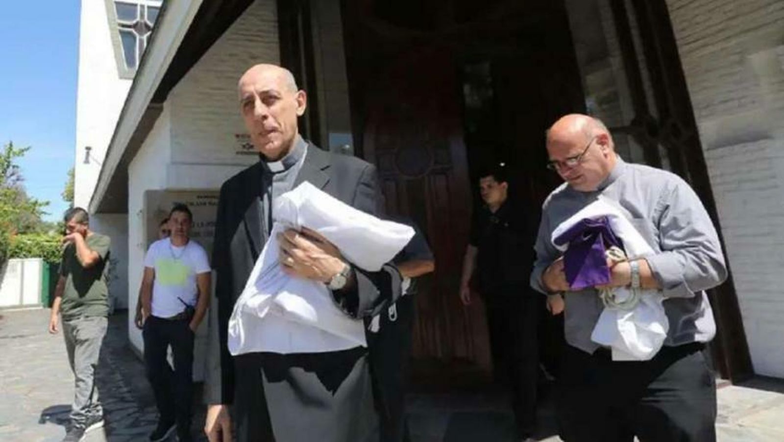 El arzobispo de La Plata, a la salida de la misa