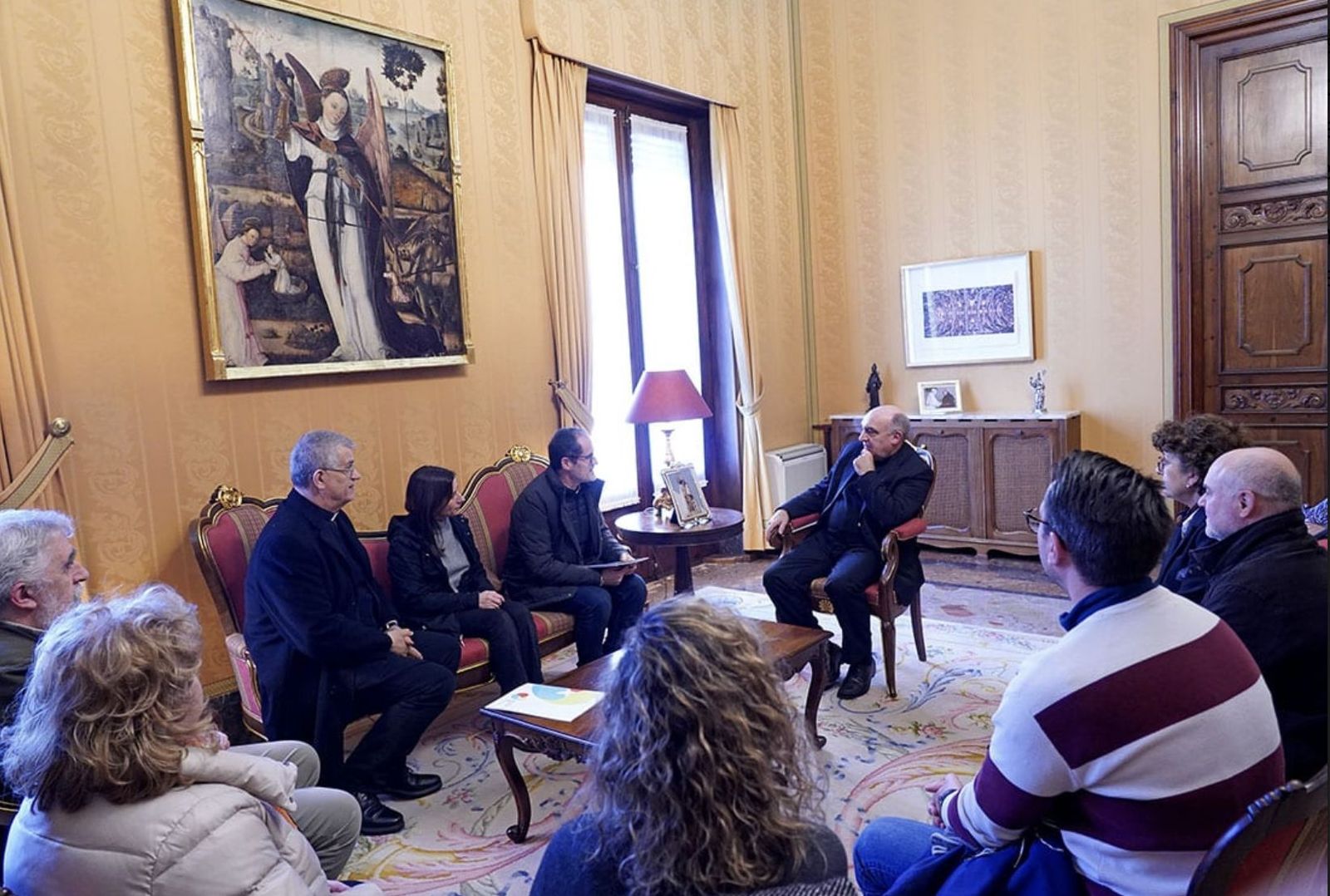 Los miembros del COF, en un encuentro con el arzobispo de Valencia