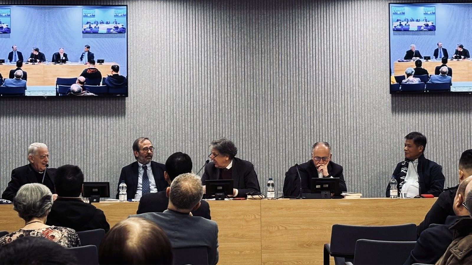 presentación del libro de Chiaretto Yan en la Sala Marconi de Radio Vaticano