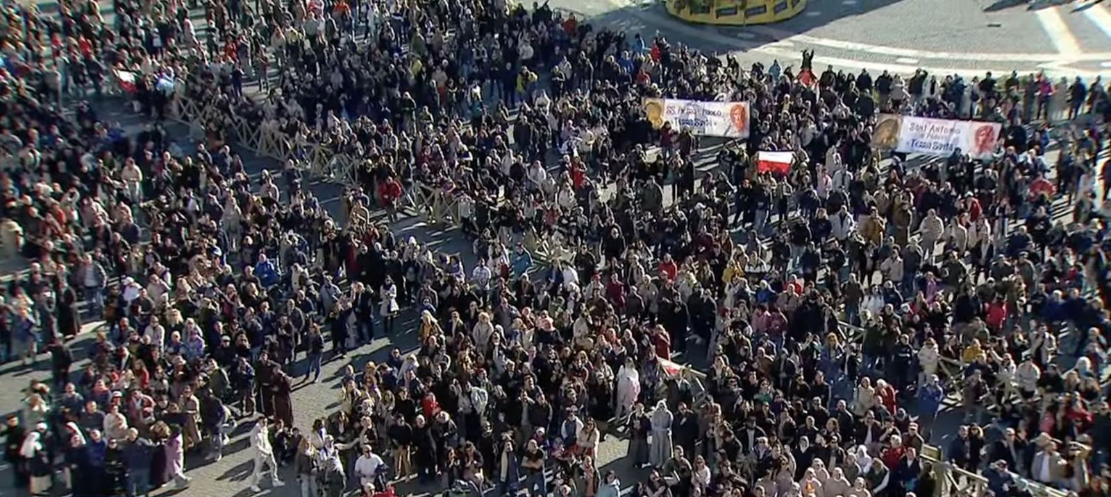 Miles de fieles en San Pedro