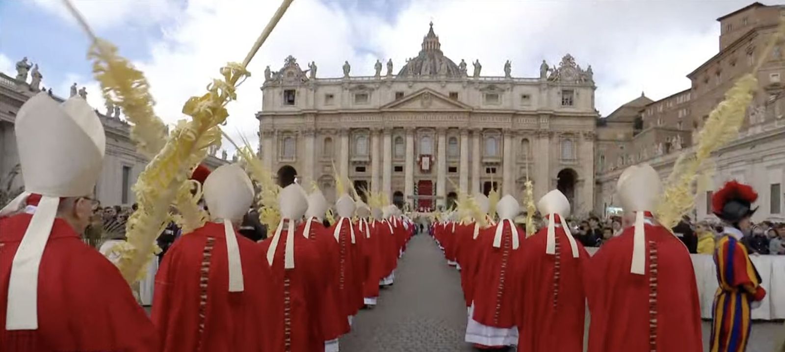 Procesión de cardenales en Domingo de Ramos