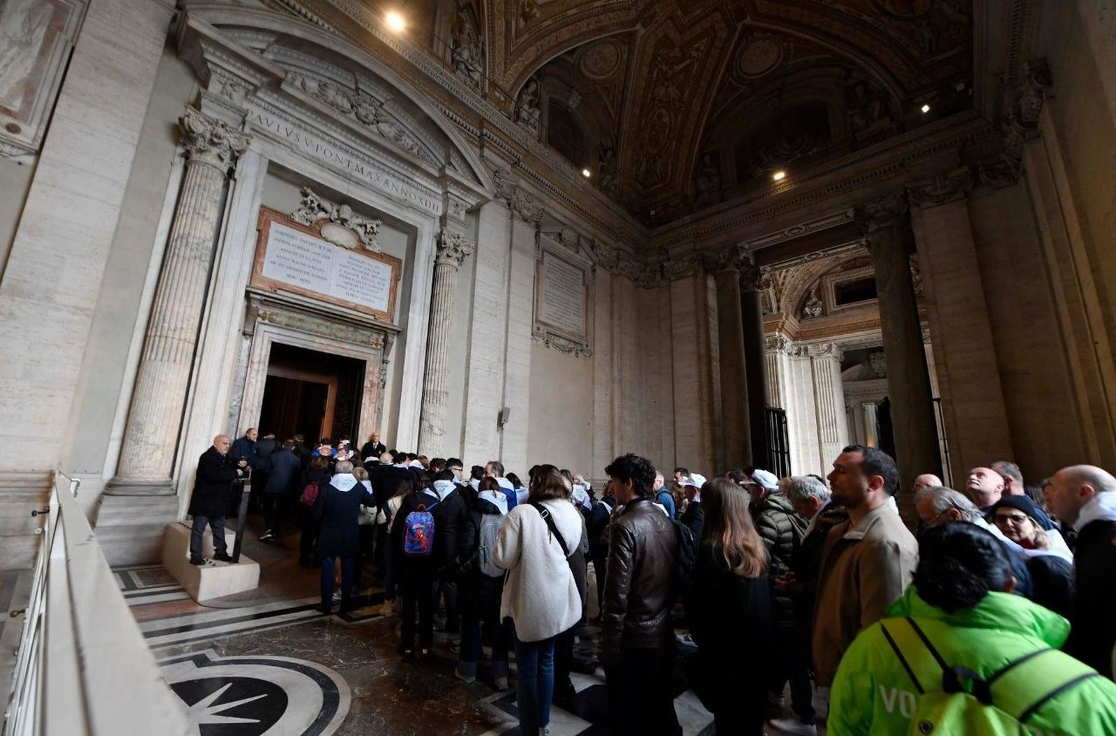 Peregrinos en la Puerta Santa