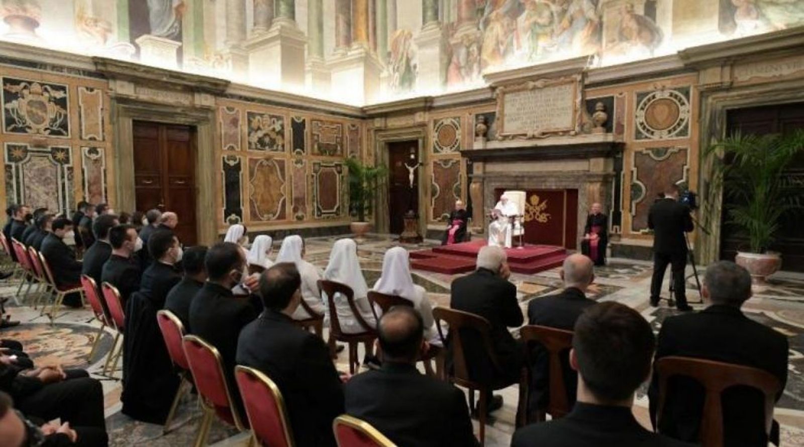 Francisco y la comunidad del Seminario Pontificio Lombardo Santos Ambrosio y Carlos de Roma