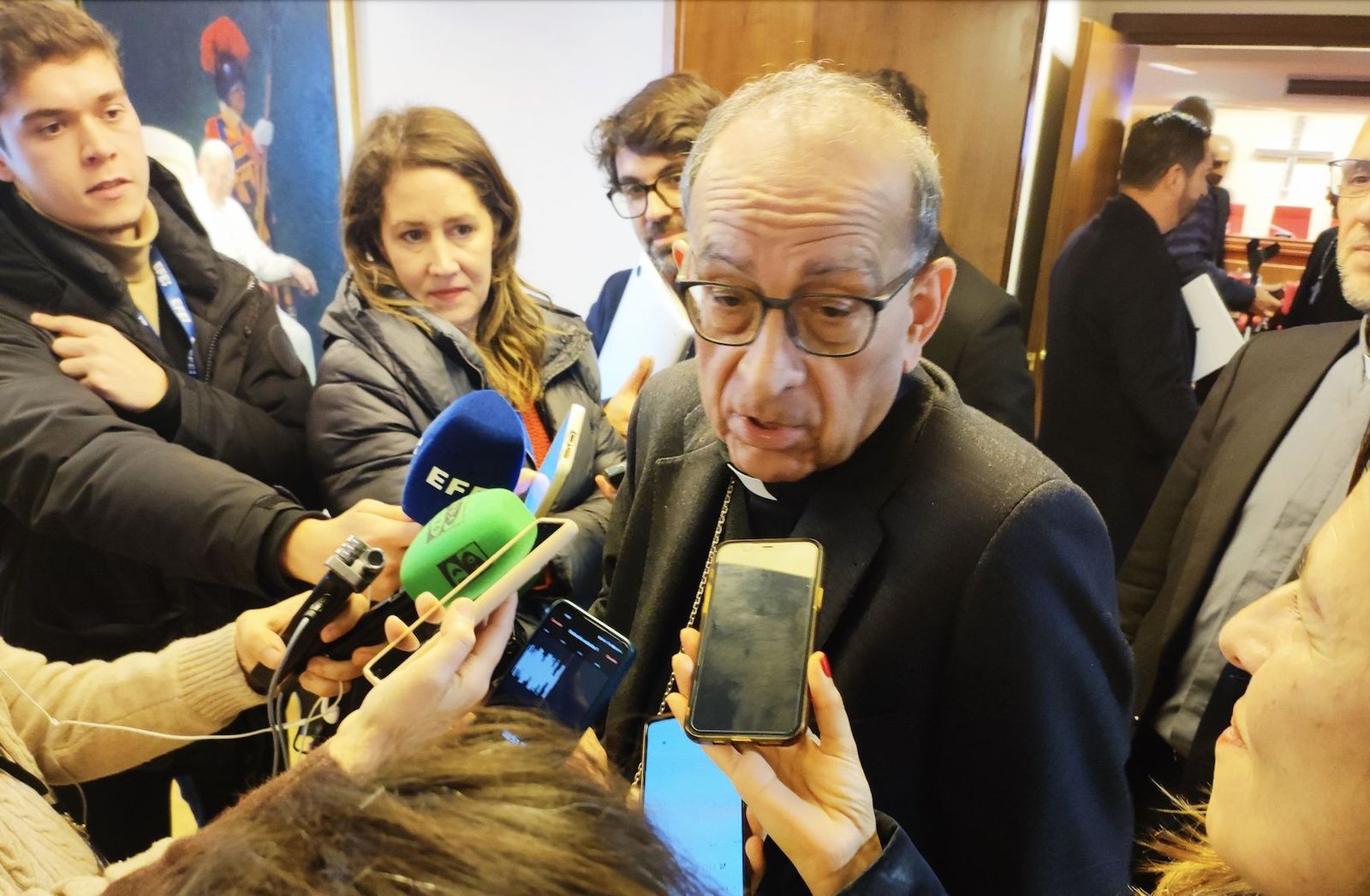 Omella, en su despedida con los periodistas