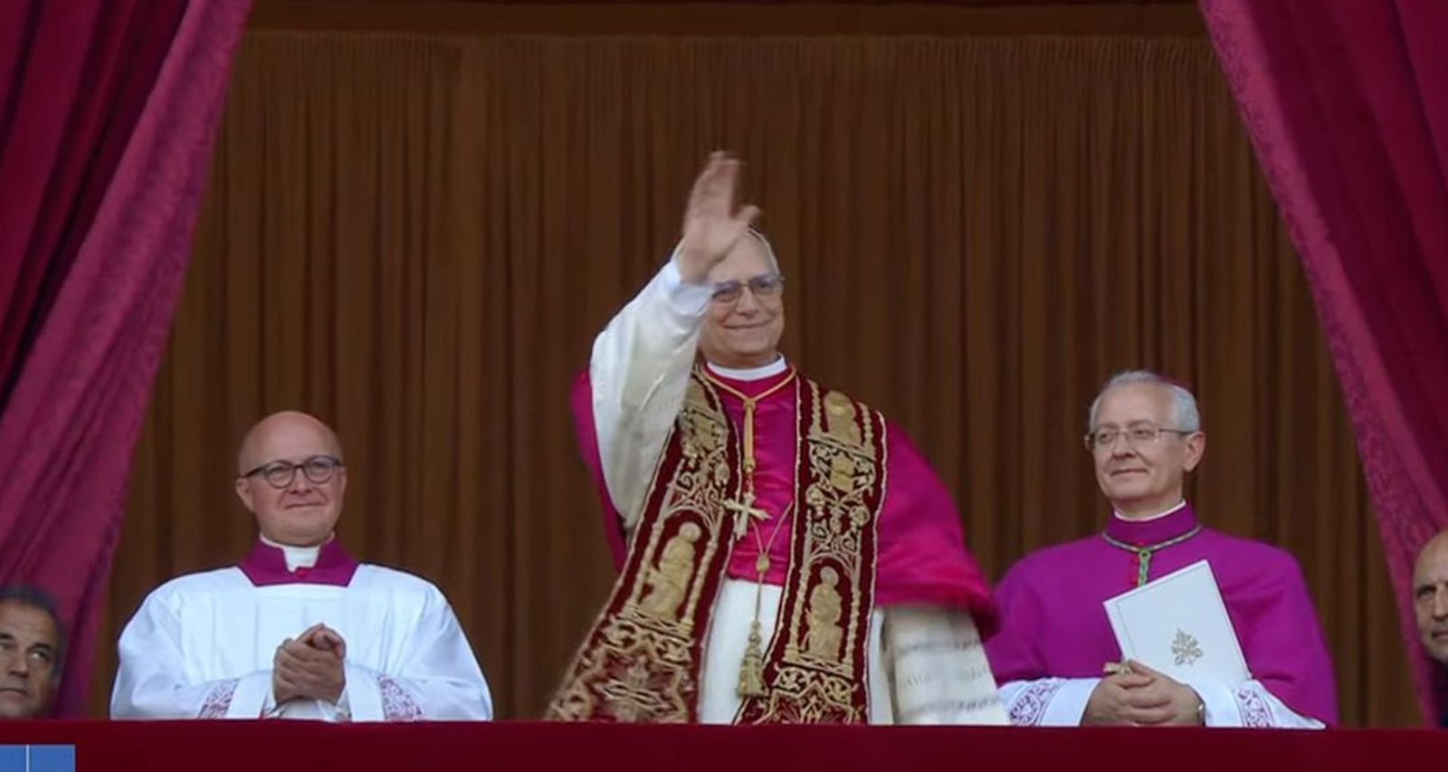 León XIV balcón primer saludo