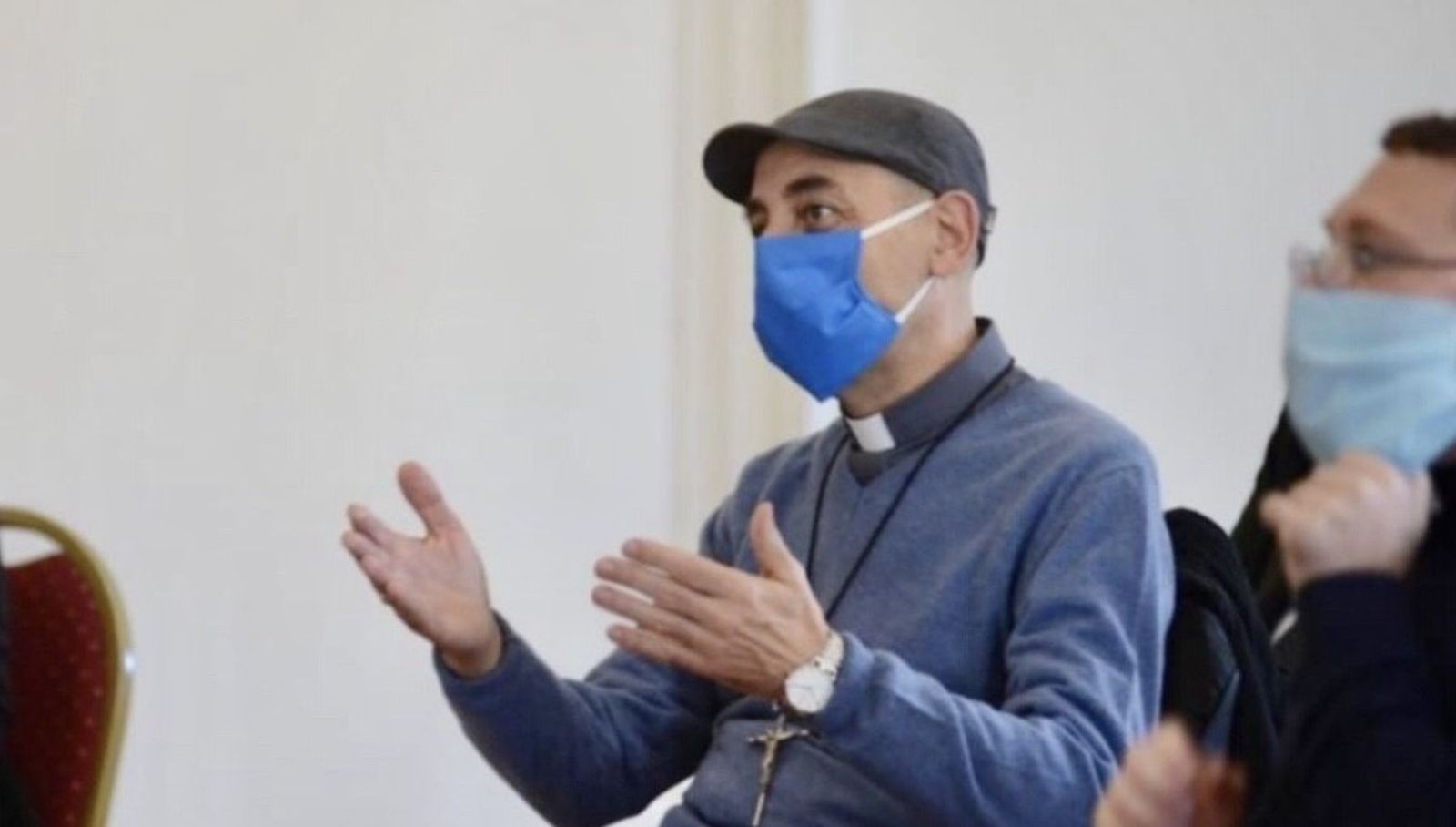 Tucho Fernández, con mascarilla