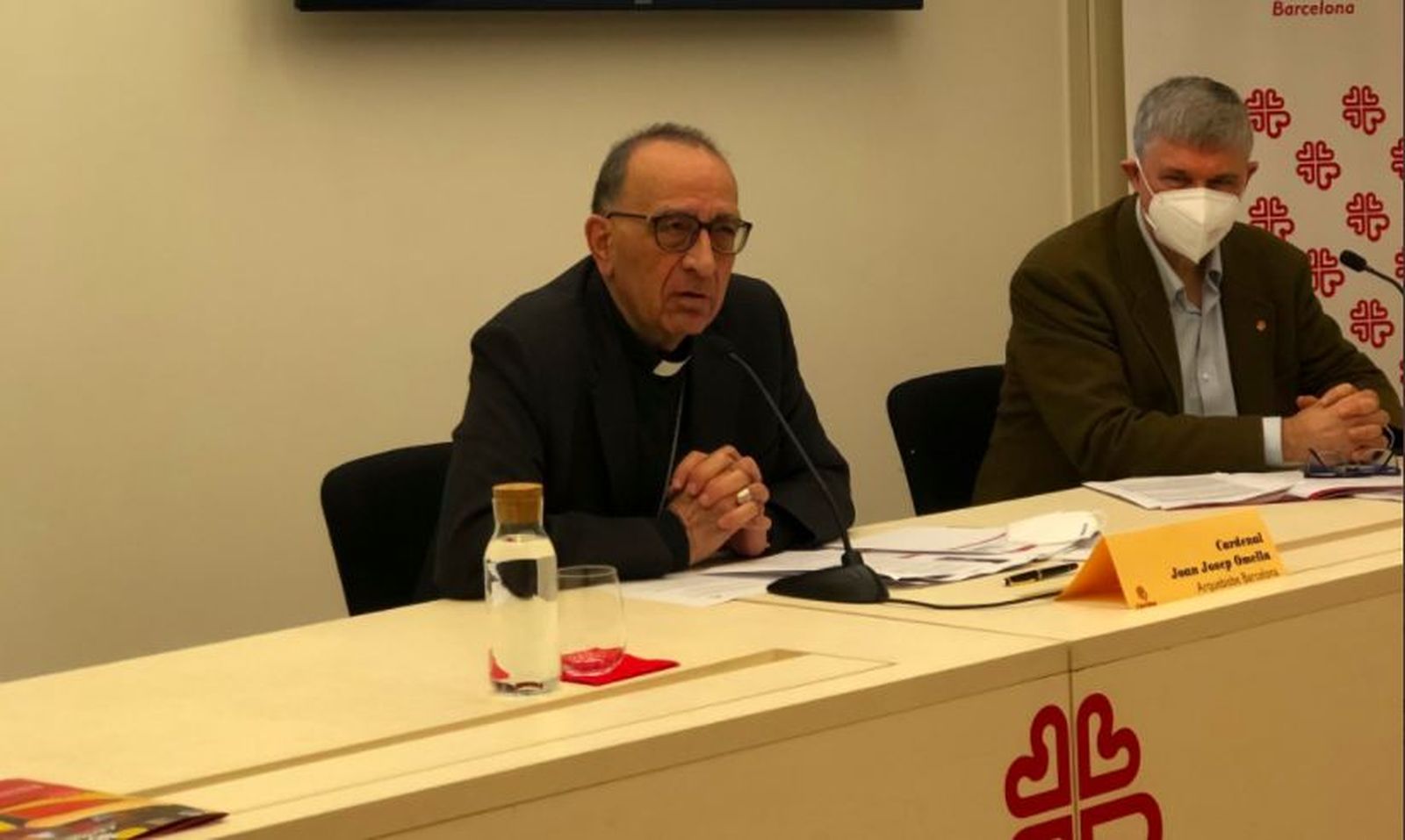 Omella, con el director de Cáritas Barcelona