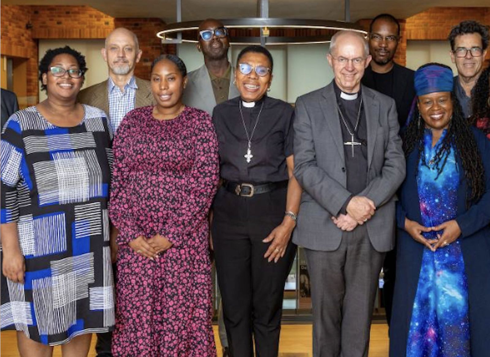 El arzobispo Welby con el Grupo de Supervisión Independiente