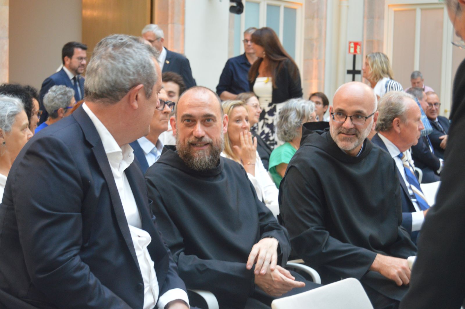 Monjes de Montserrat en el Parlament de Cataluña