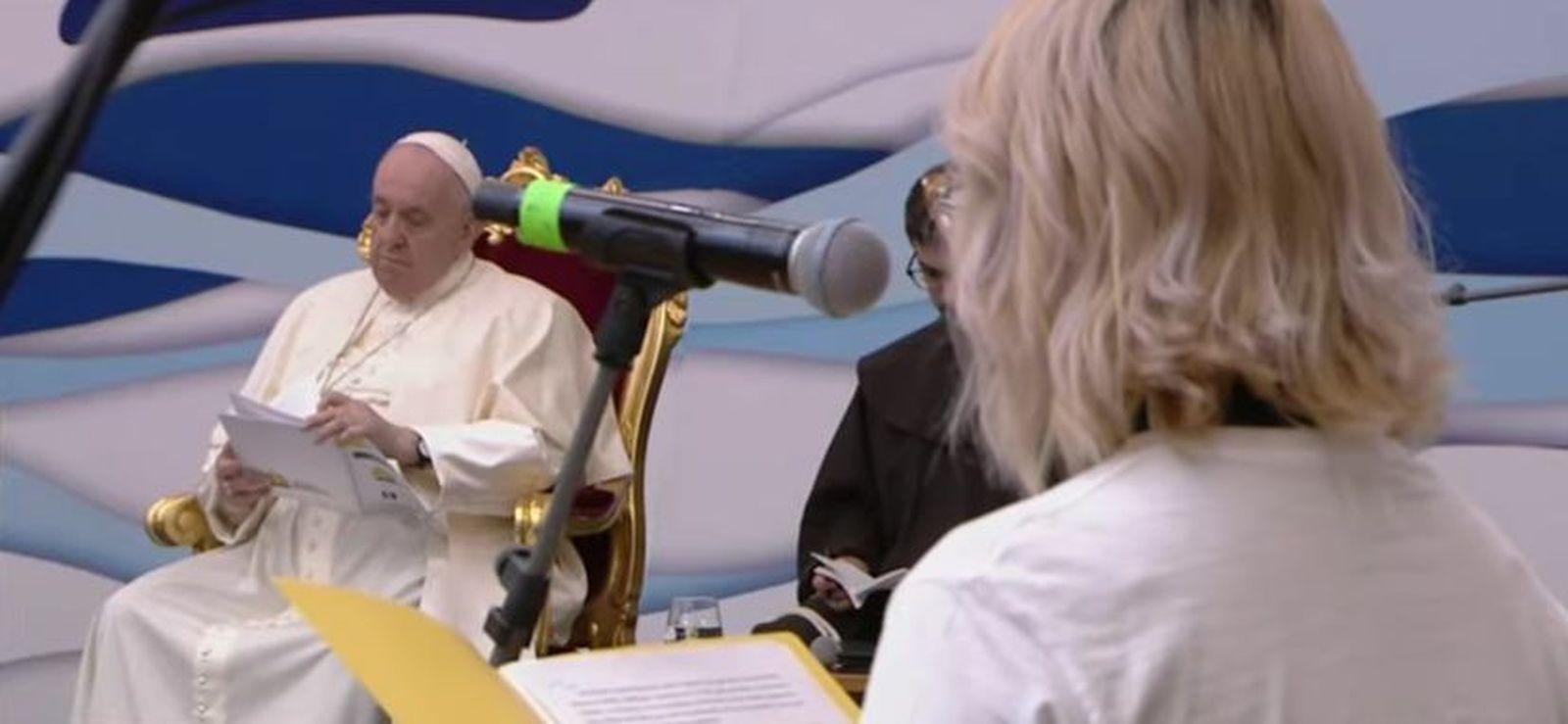 El Papa escucha a los jóvenes