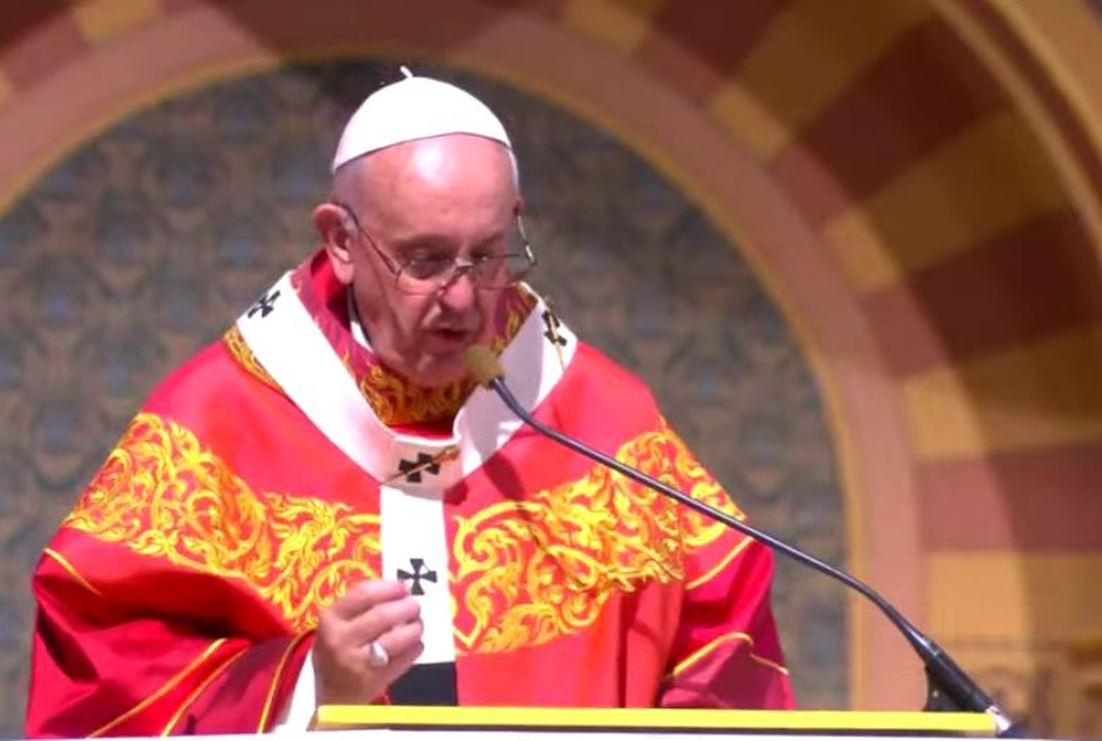 "Es imposible que alguien crezca sin raíces"