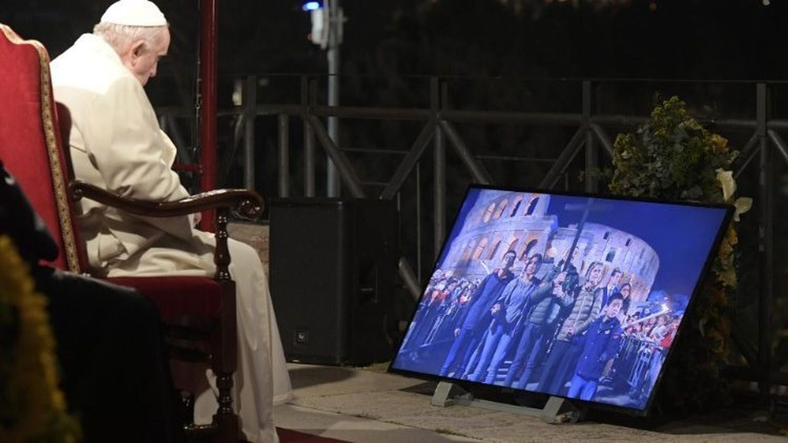 El Viernes Santo, Francisco presidirá el Via Crucis en el Coliseo romano