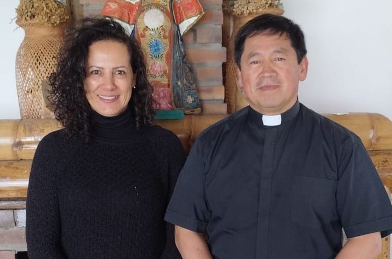Sandra Lucía y el P. Víctor Ricardo