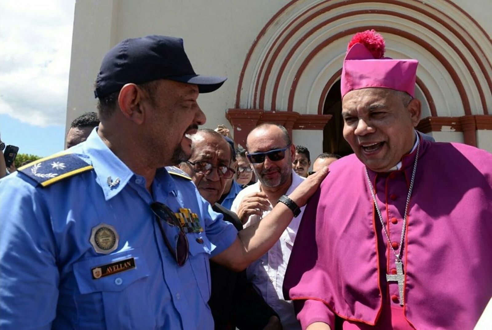 Sándigo y el comisionado Avellán