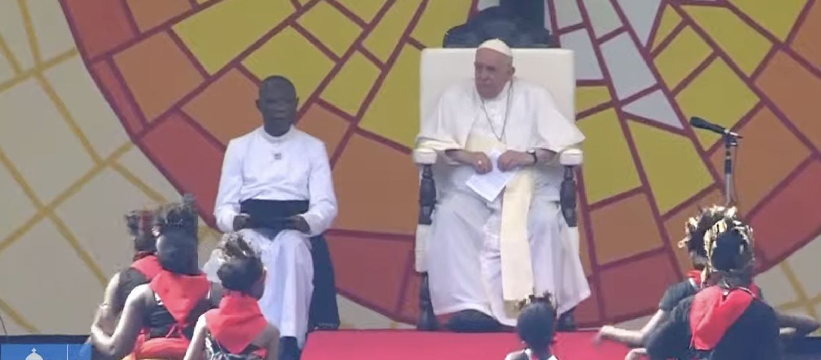 Papa, a jóvenes y catequistas: "La República Democrática del Congo espera de sus manos un futuro distinto, porque el futuro está en sus manos"