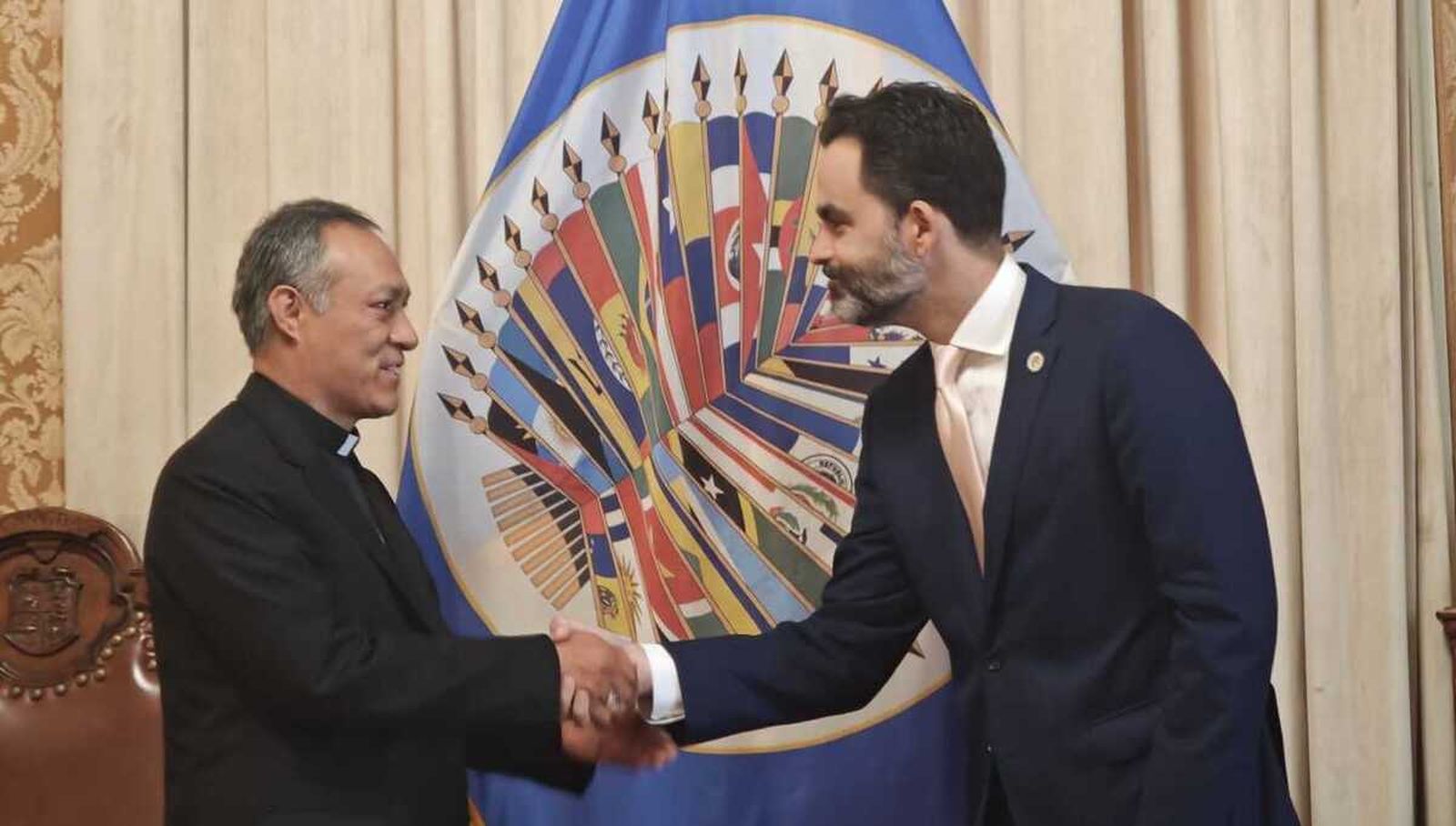 Firma de convenio con la OEA