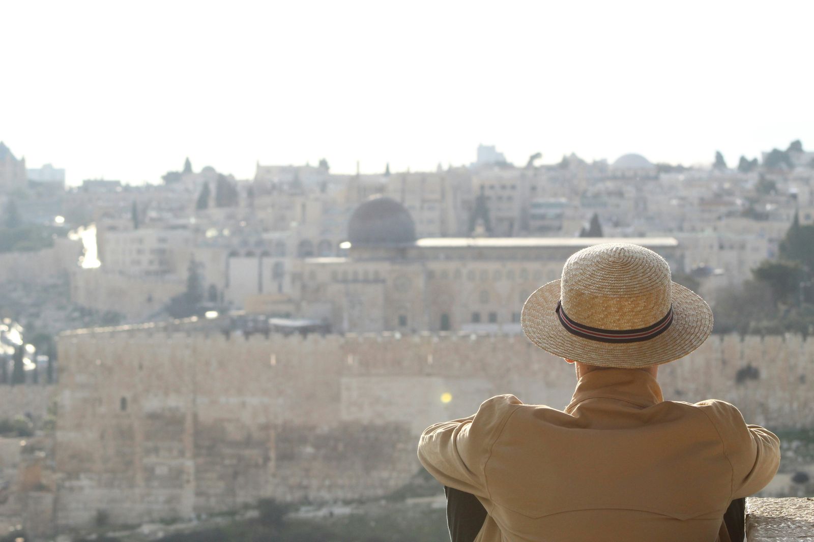 Un turista observa Jerusalén