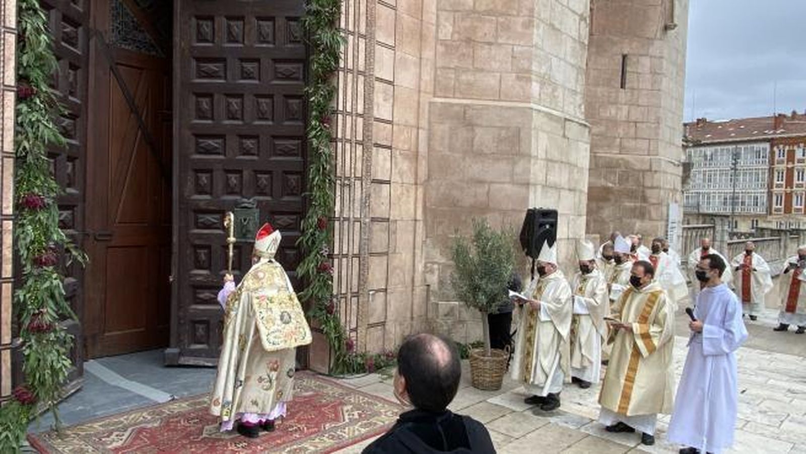 Fidel Harráez abre la Puerta del Perdón inaugurando el Año Jubilar de la ciudad