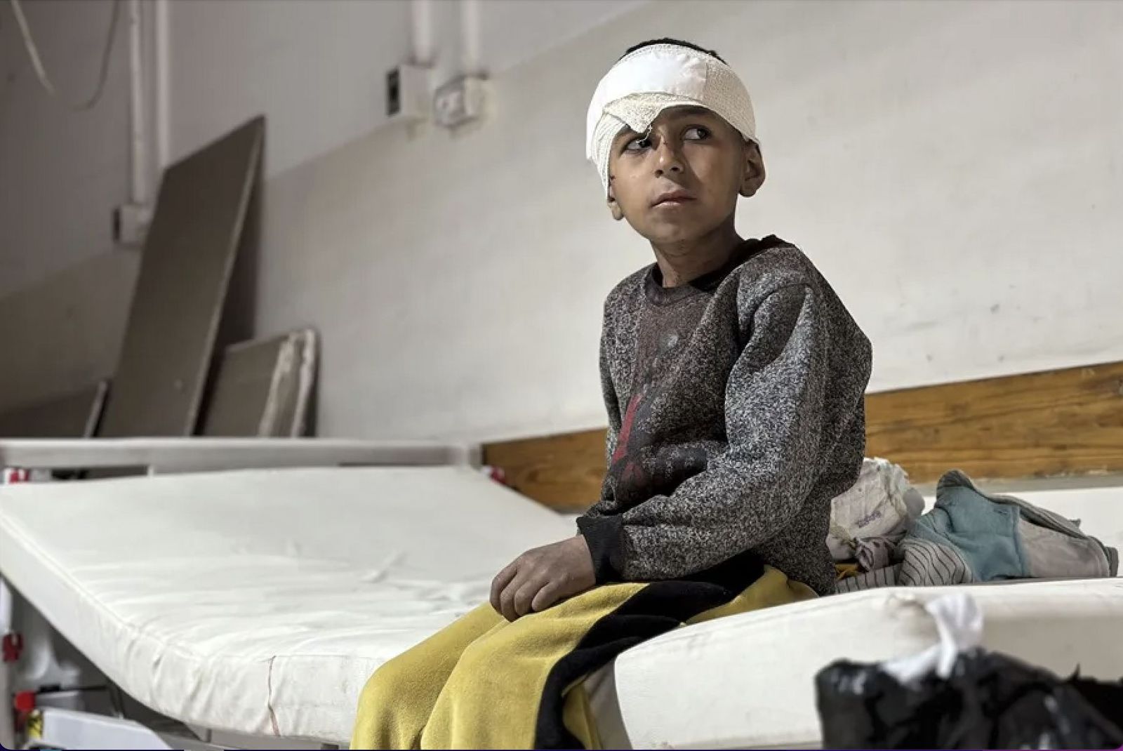 Un niño herido tras bombardeo israelí