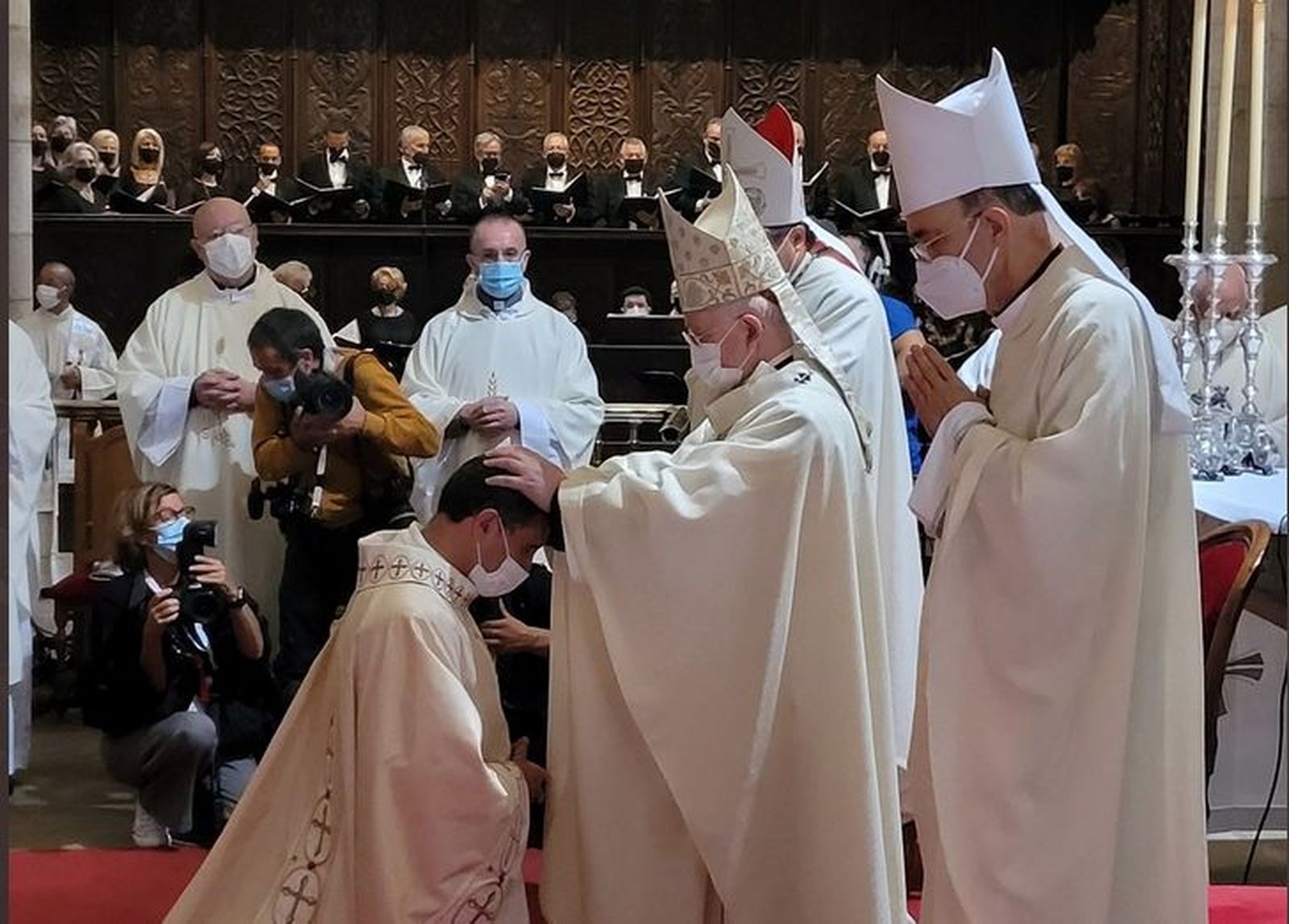 Imposición de manos a Cadiñanos