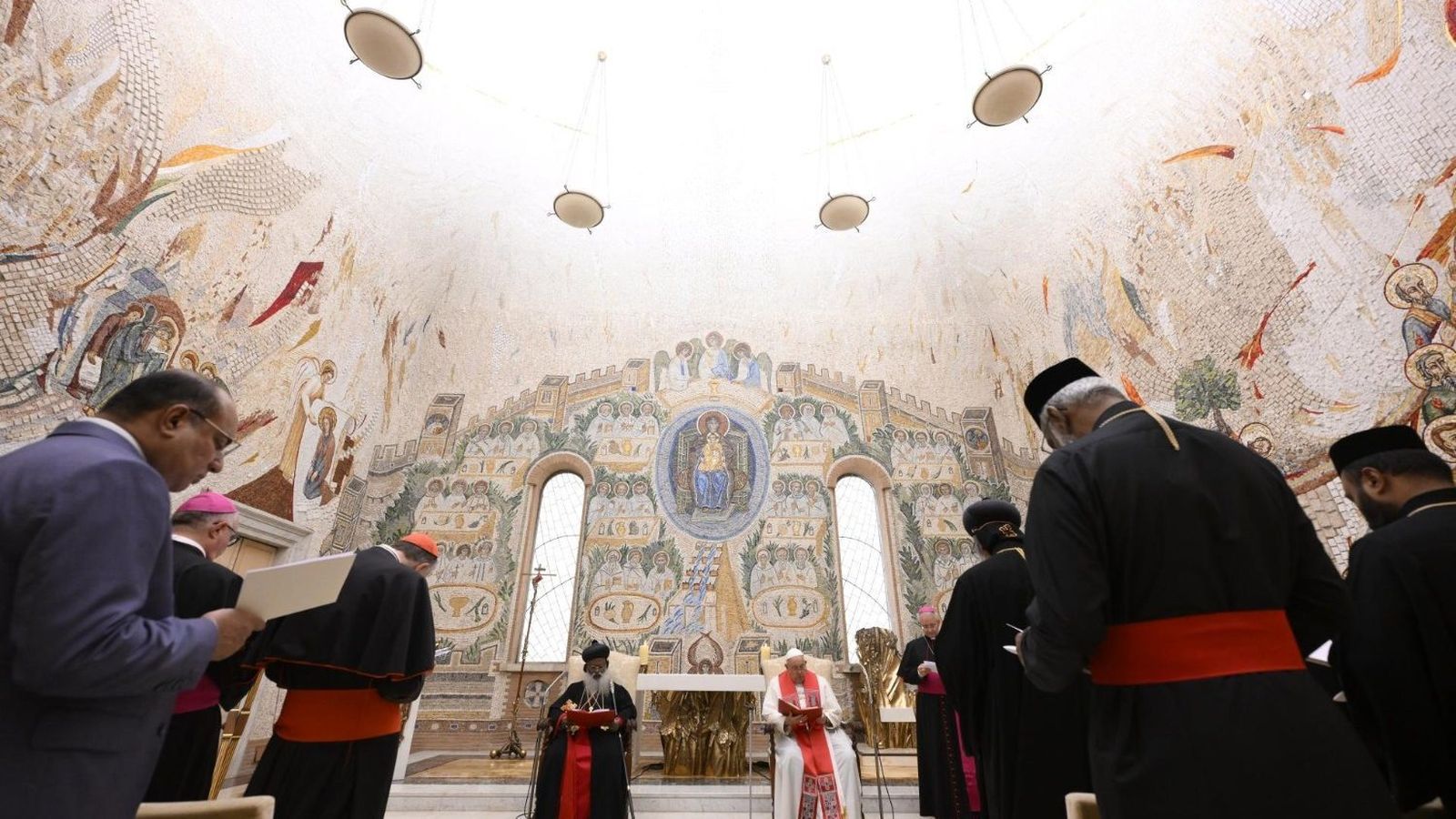 Oración del Papa con el Católicos