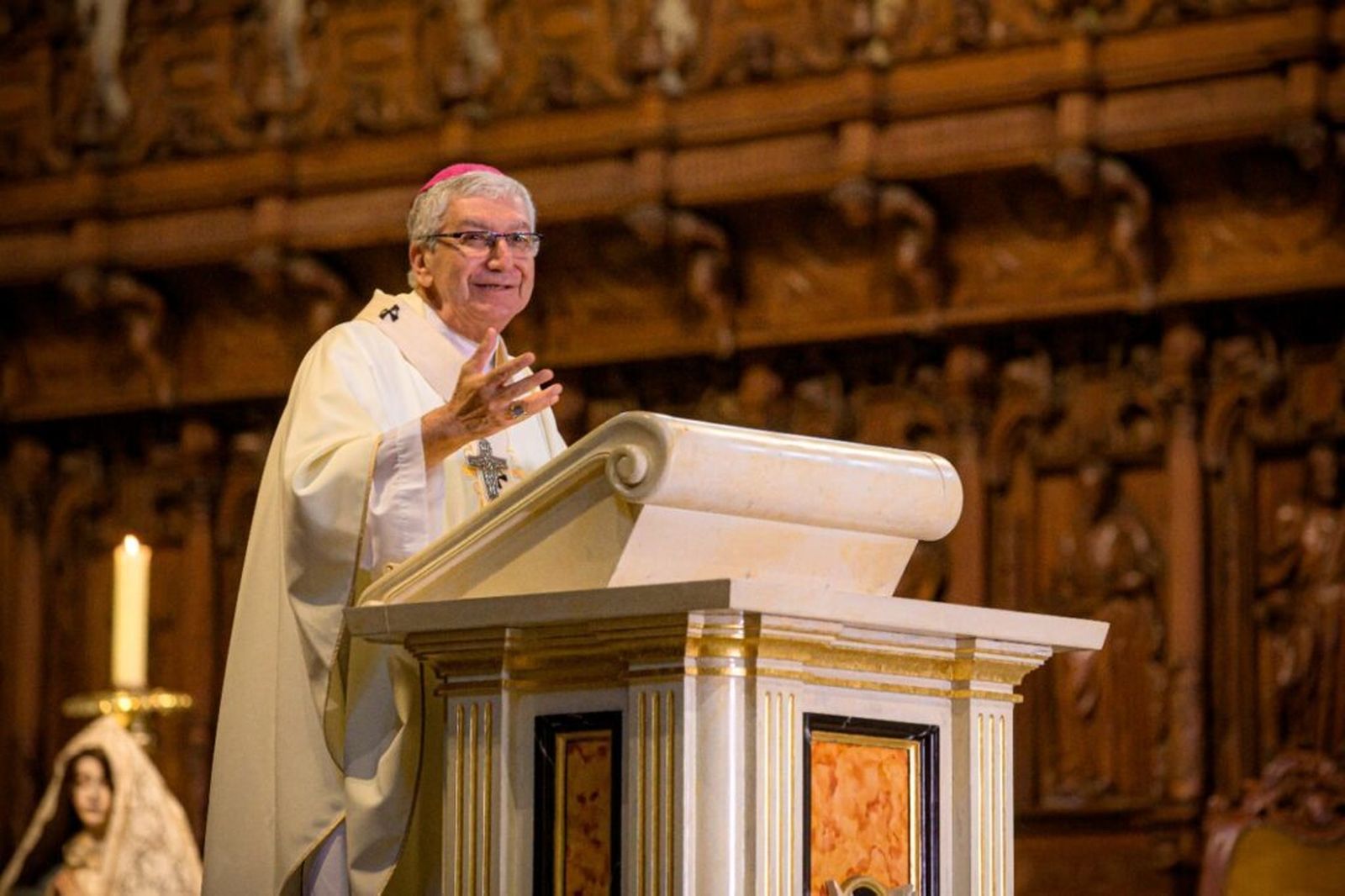 Monseñor  Carlos Castillo