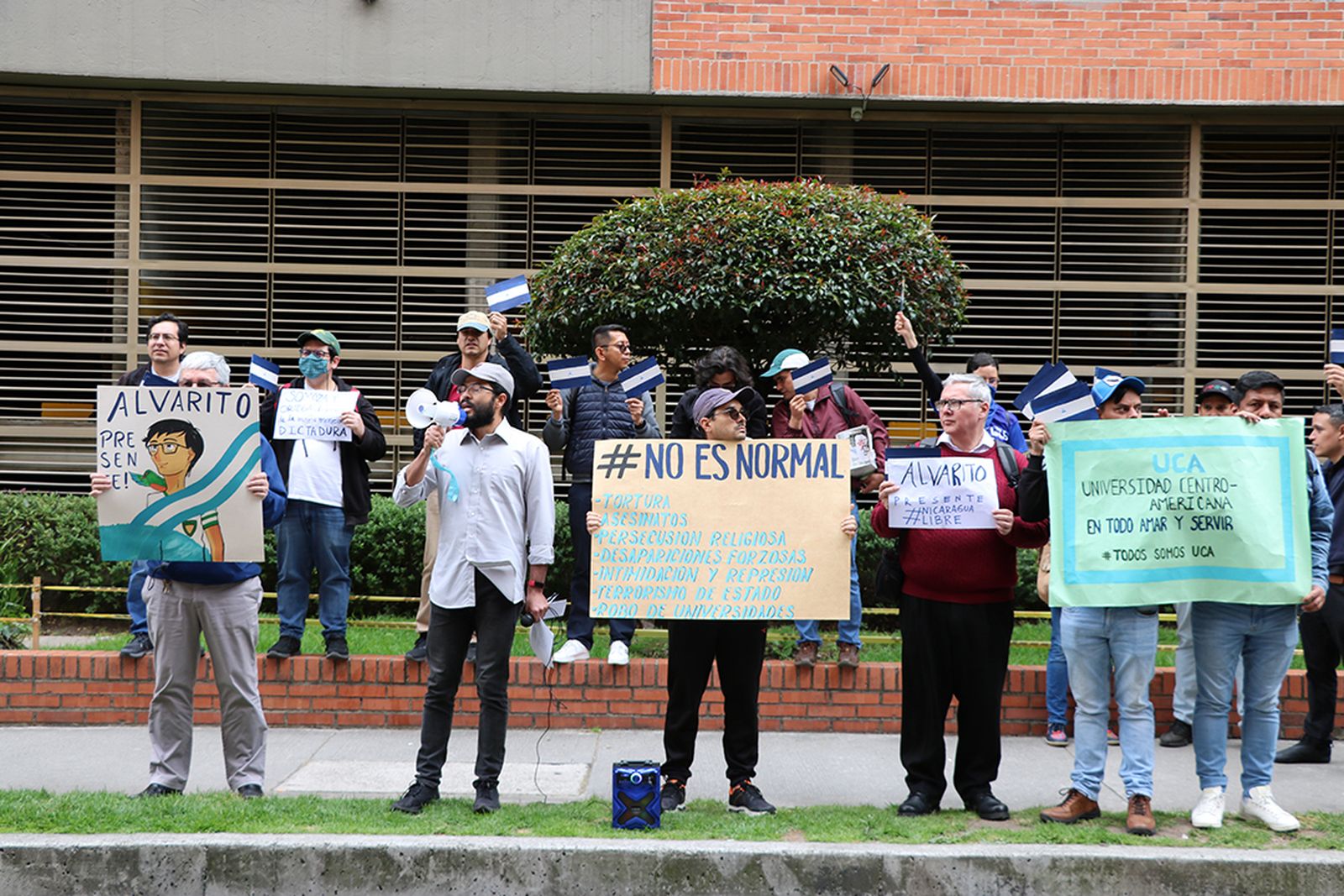 Protesta pacífica en Bogotá contra las medidas del gobierno nicaragüense