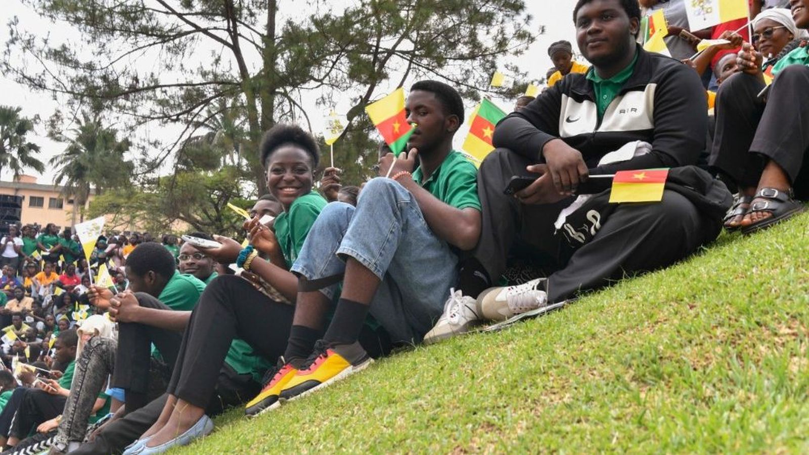 Juventud african. Foto de archivo del viaje de León XIV al continente