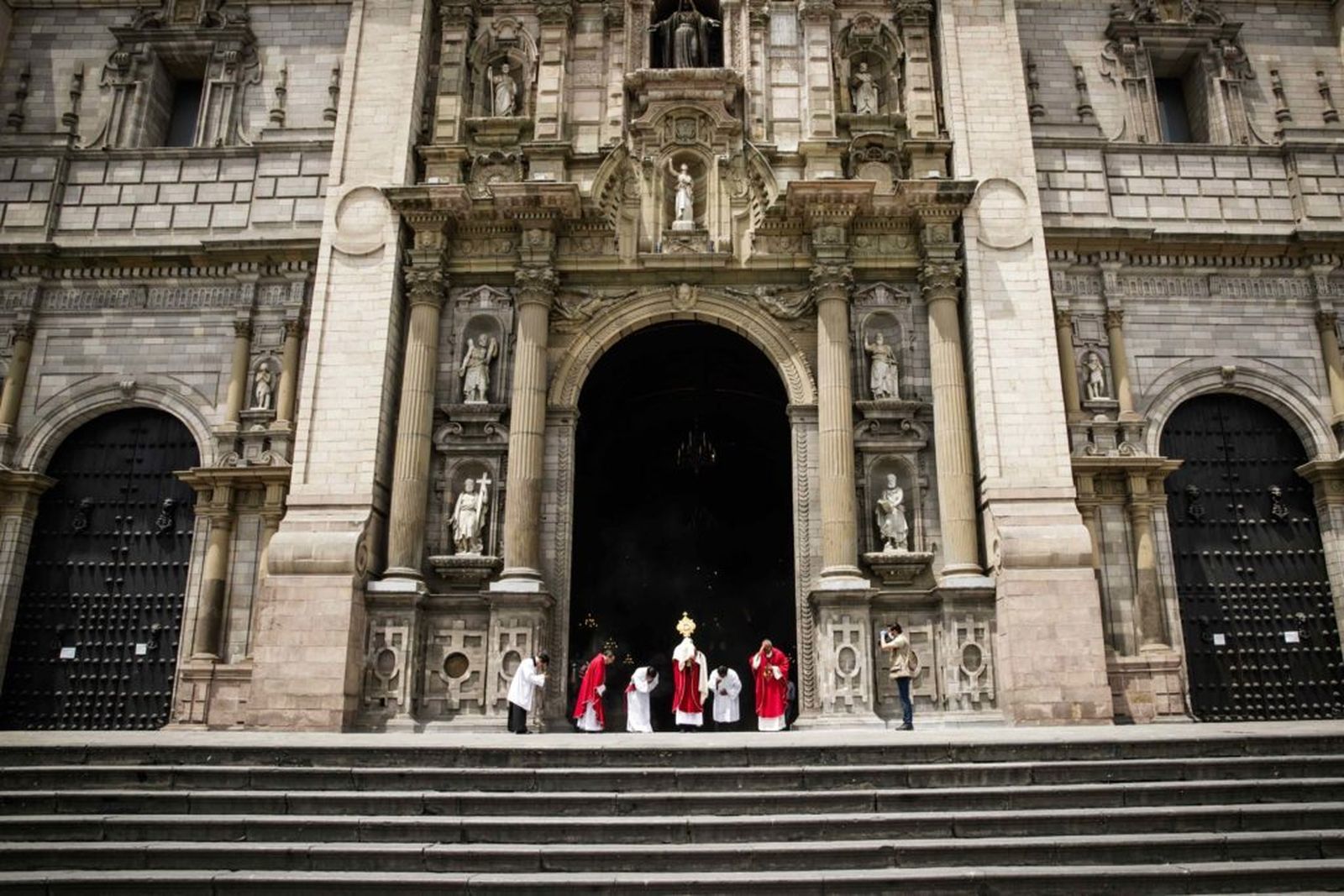 Bendición final, atrio catedral de Lima