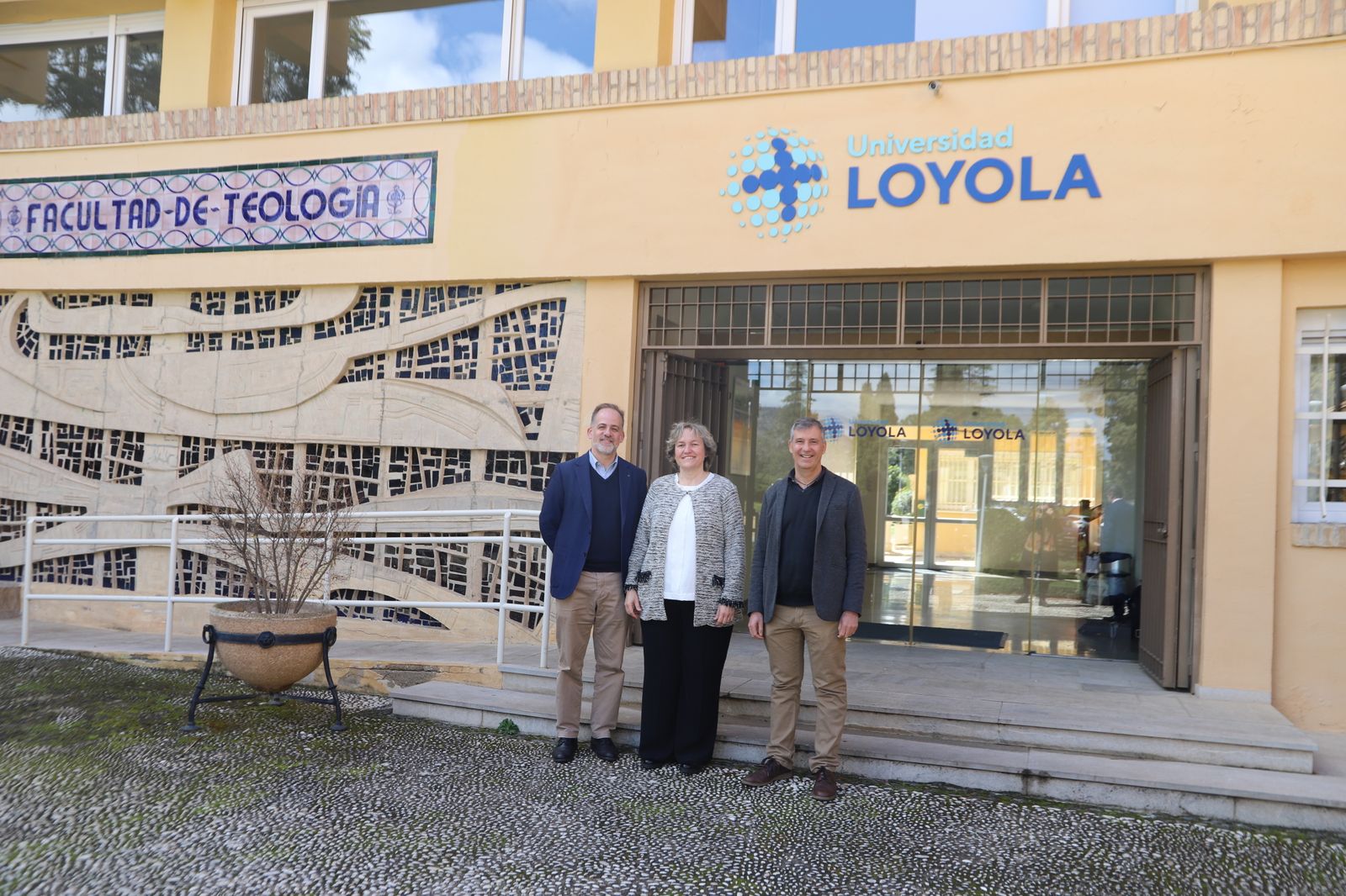 La investigadora Almudena Soler Sánchez con sus tutores