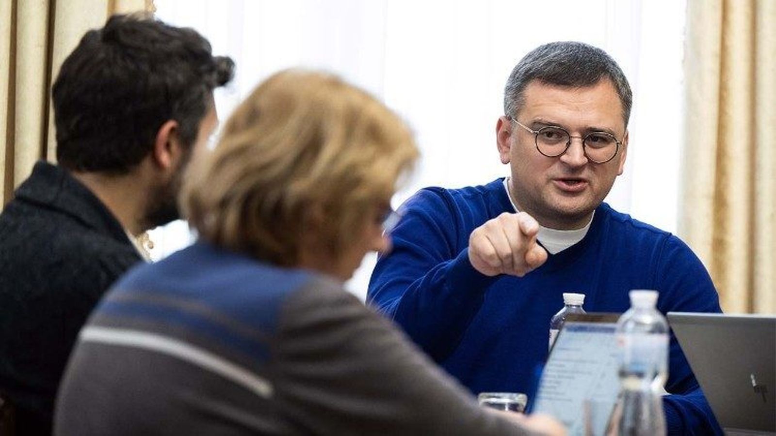 Entrevista al ministro Kuleba