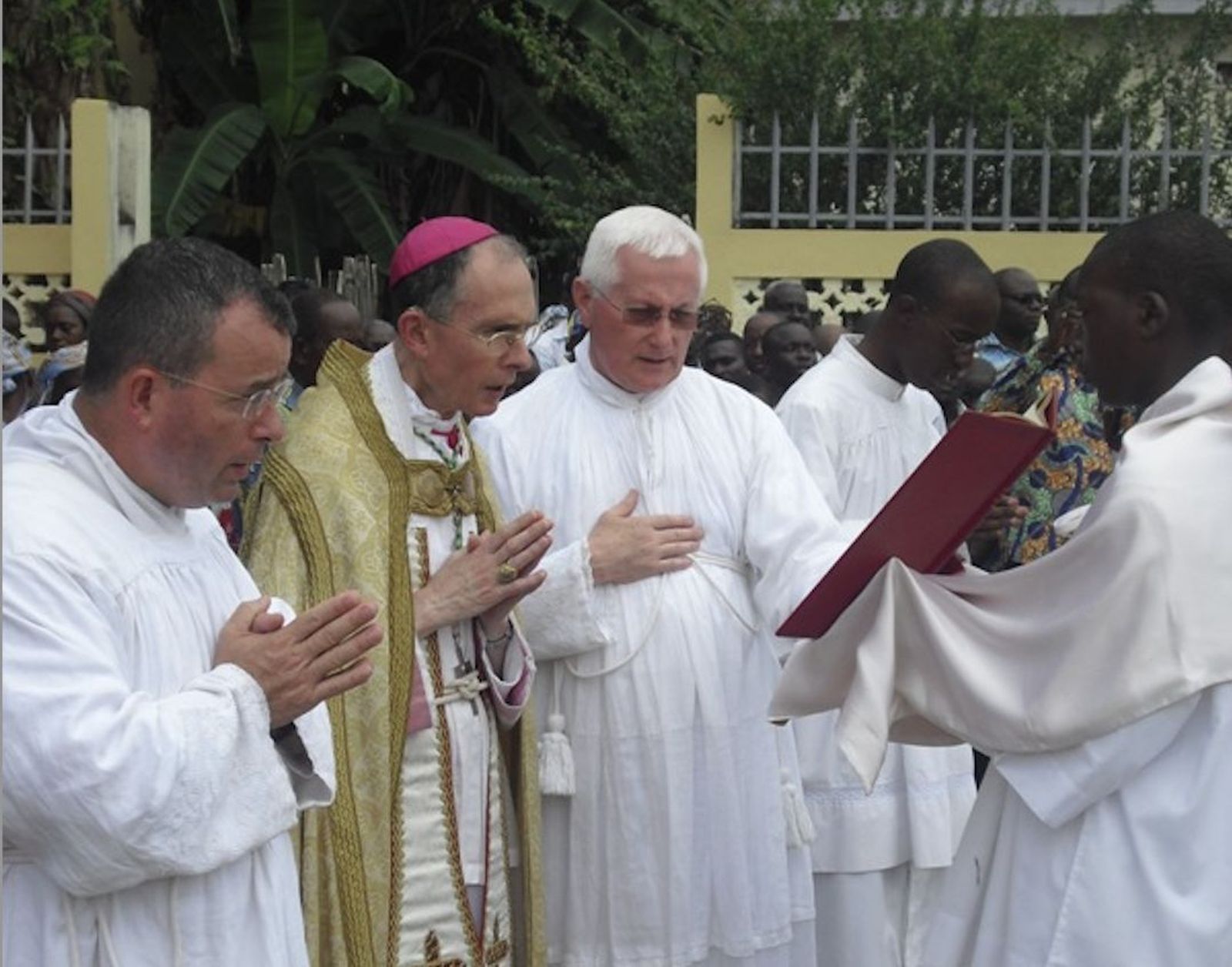 Patrick Groche (tercero por la izquierda)