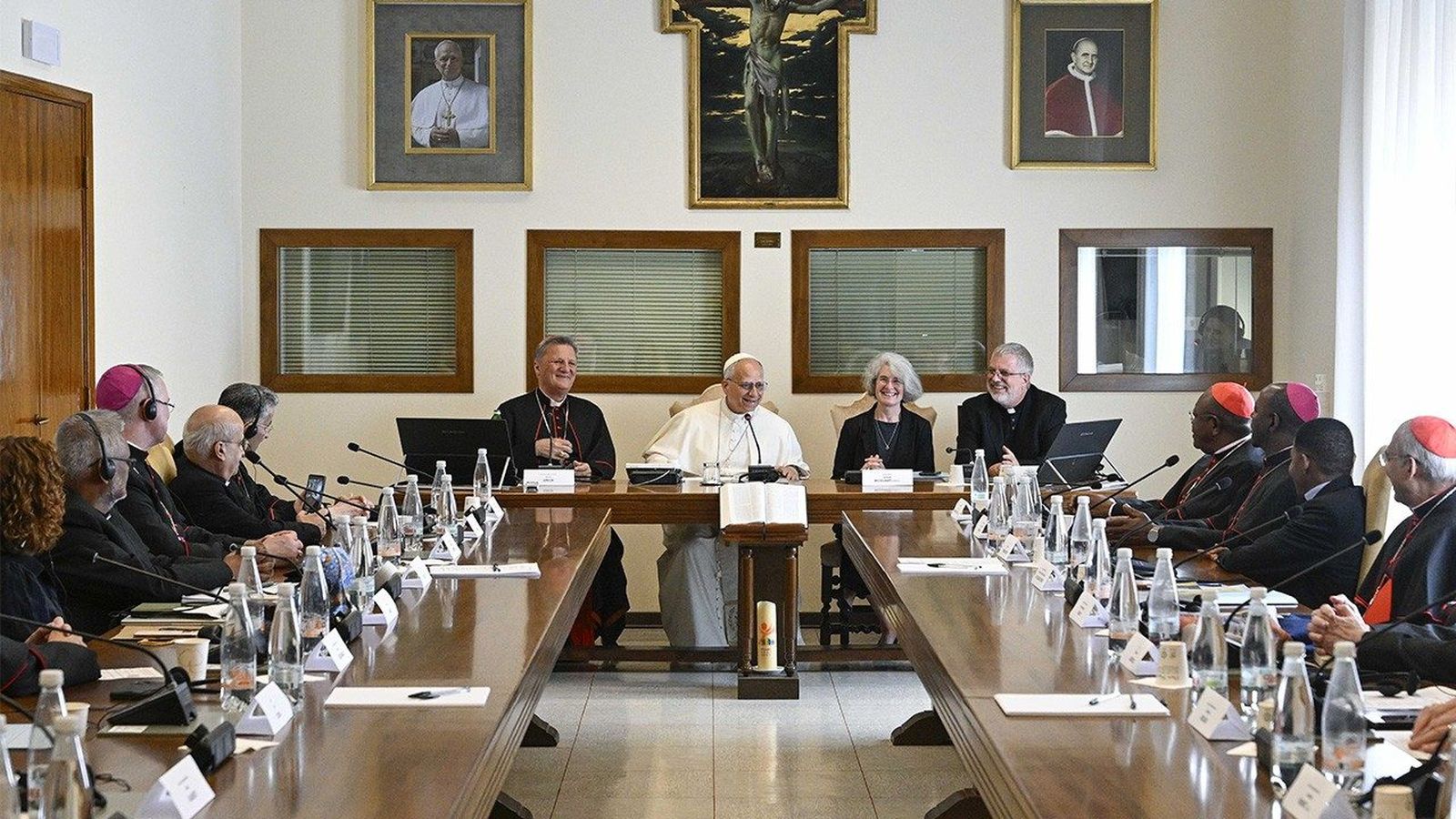 El Papa en la sede de la Secretaría General del Sínodo