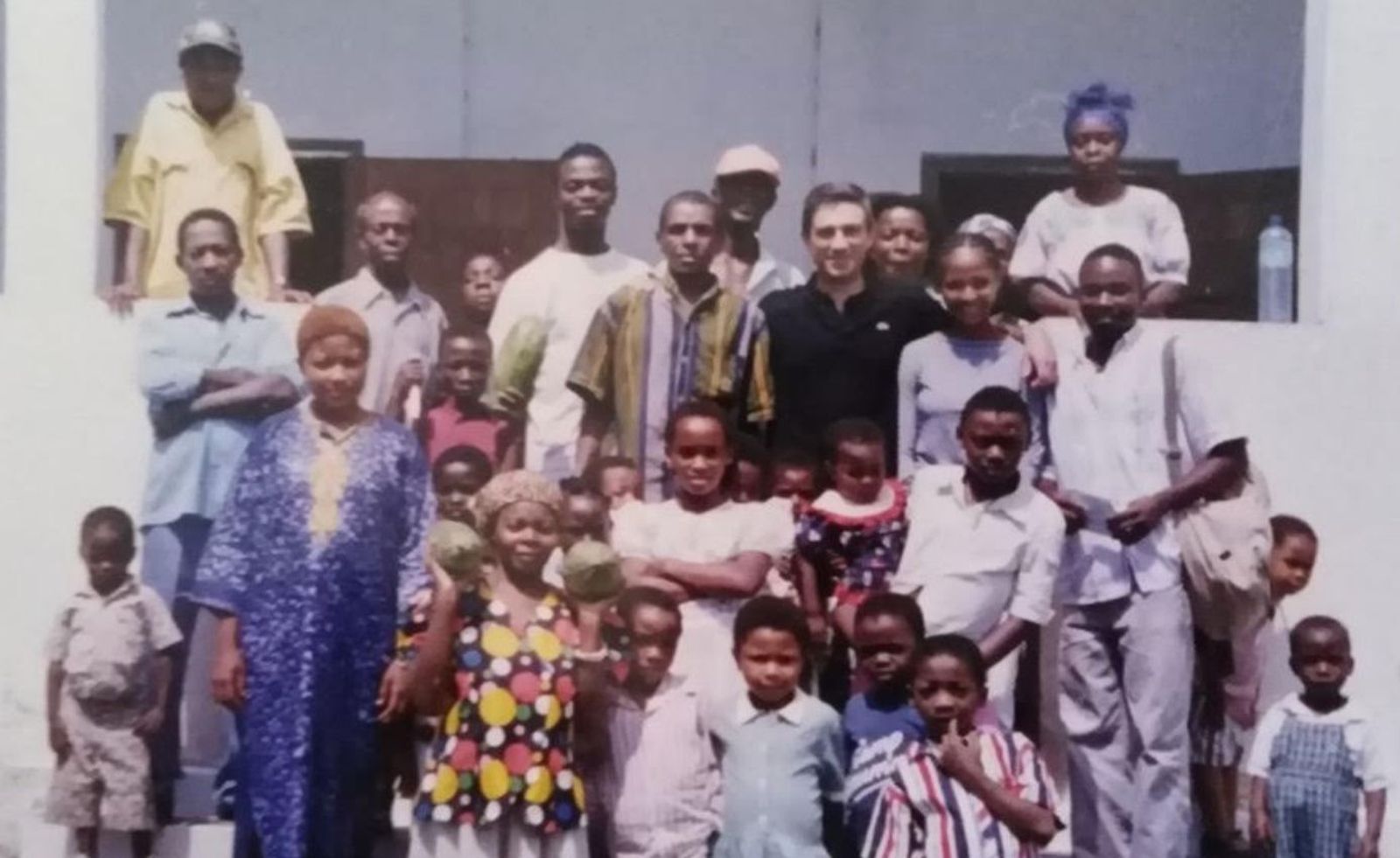 Antonio Casado en el orfanato de Malabo, donde trabajó