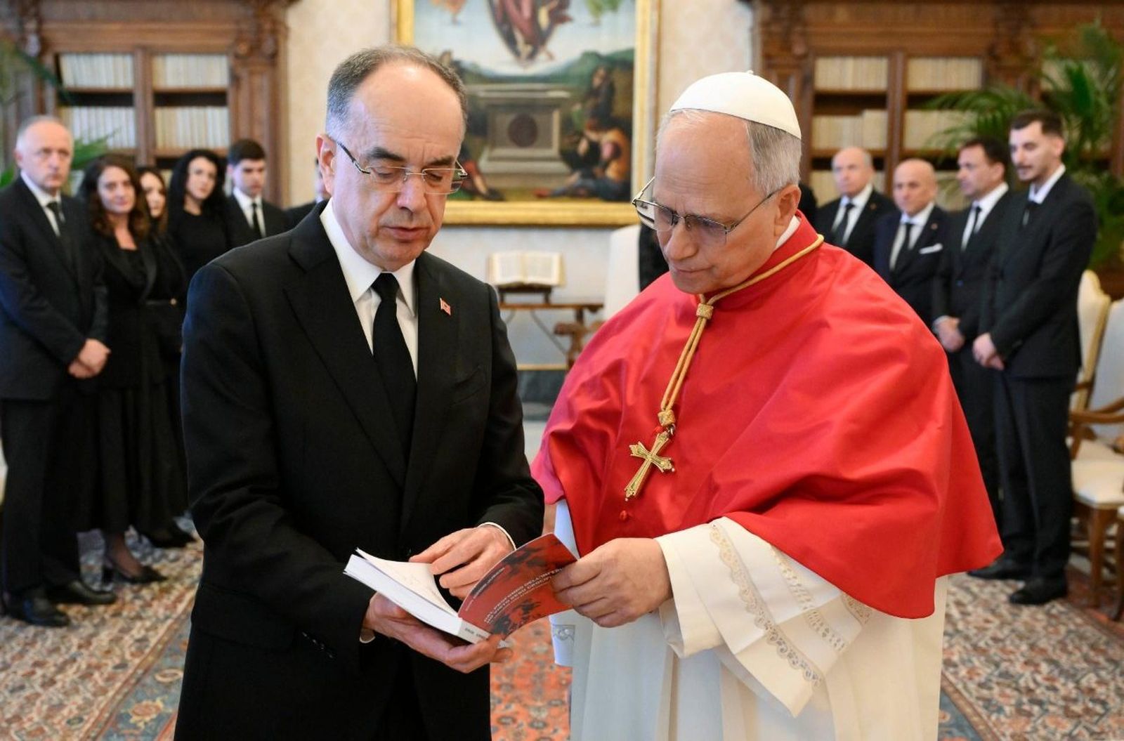 León XIV y el presidente de la Republica de Albania, Bajram Begaj