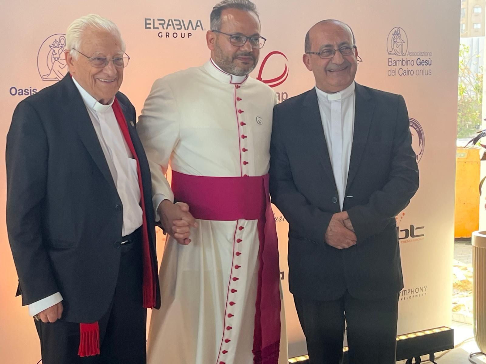 Monseñor Yoannis Lahzi Gaid, con el padre Ángel y el padre Carlos