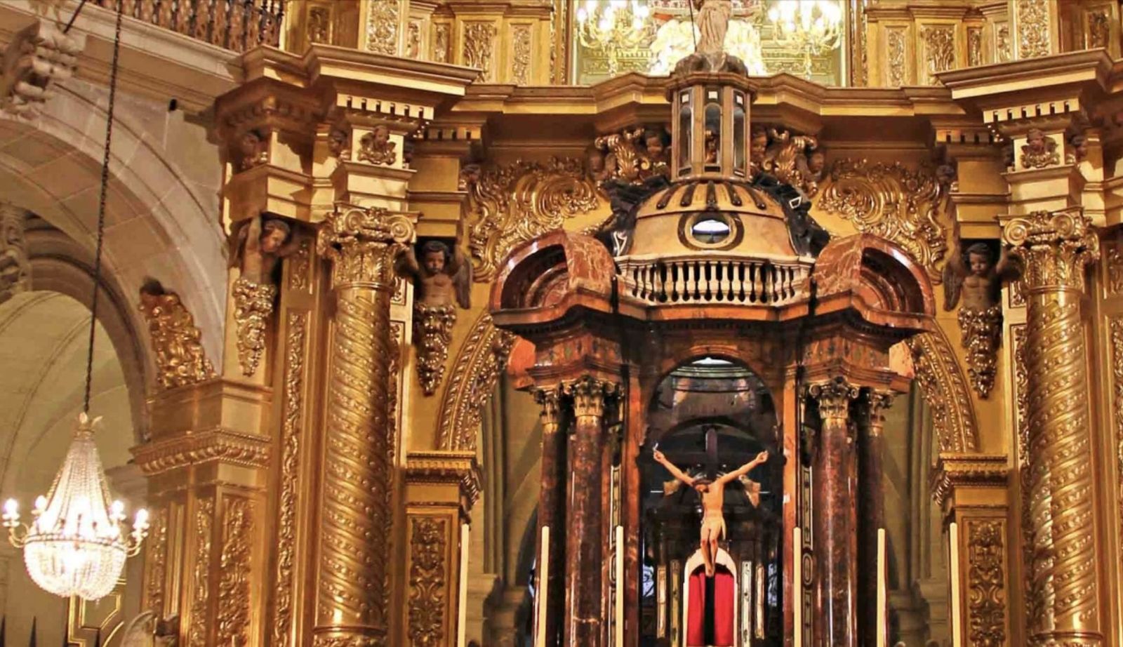 Interior de la basílica de Elche