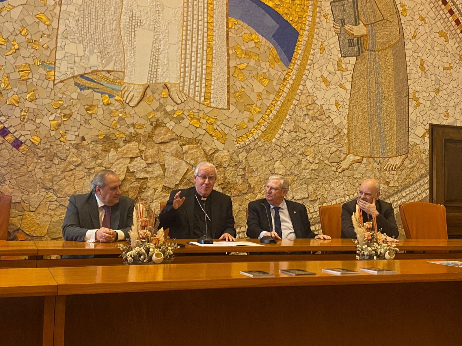 Saiz Meneses, presentando el congreso de Hermandades y Cofradías