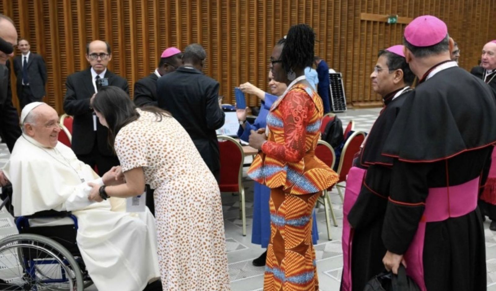 Rolando, esperando para saludar al Papa