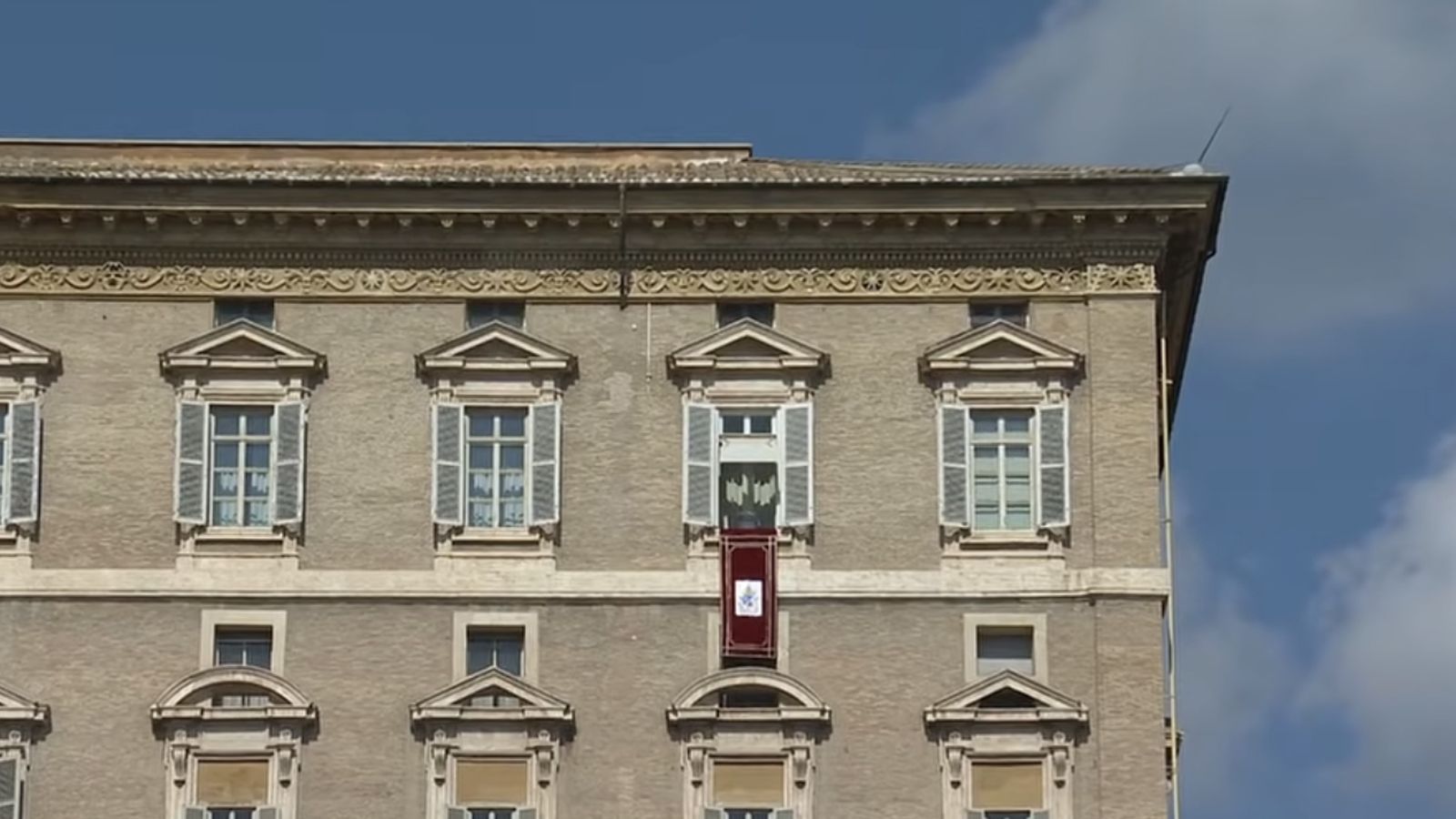 Ventana del palacio apostólico