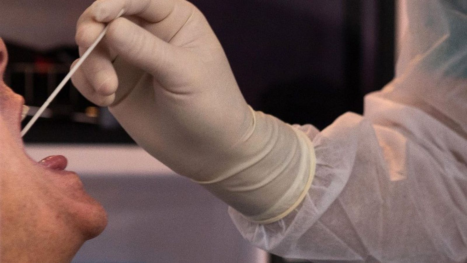 El Papa regala por Navidad 4.000 pruebas de coronavirus para las personas sin hogar