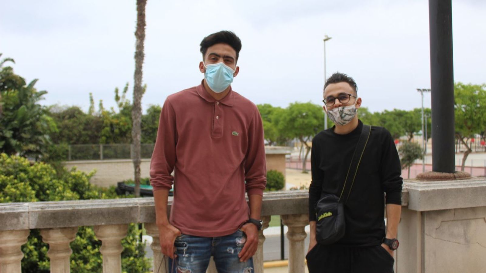 Dos de las más de 8.000 personas que han llegado a Ceuta.