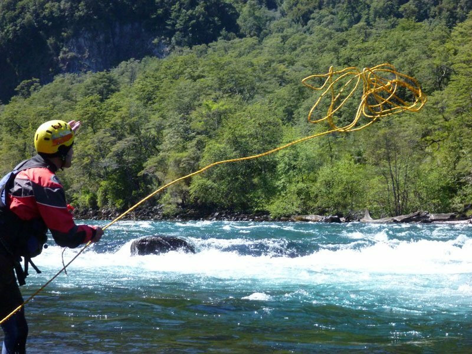Lanzar la cuerda al río