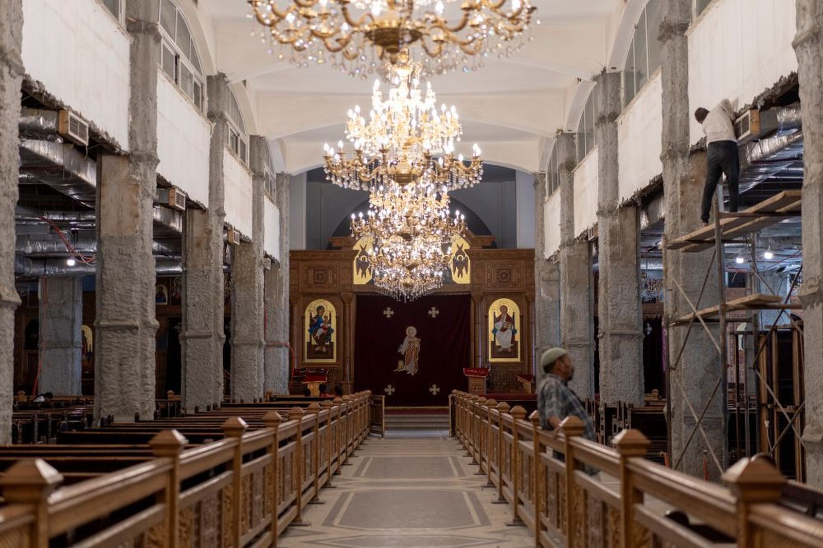 Obras de remodelación de una iglesia copta en el centro de Luxor.
